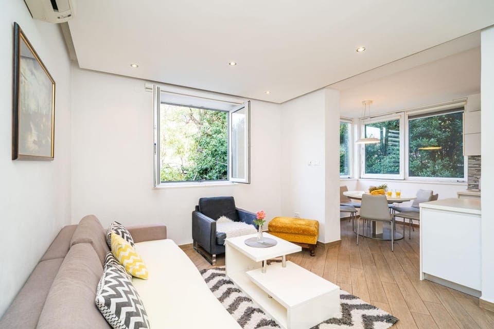 Living room, Seating area, Dining area