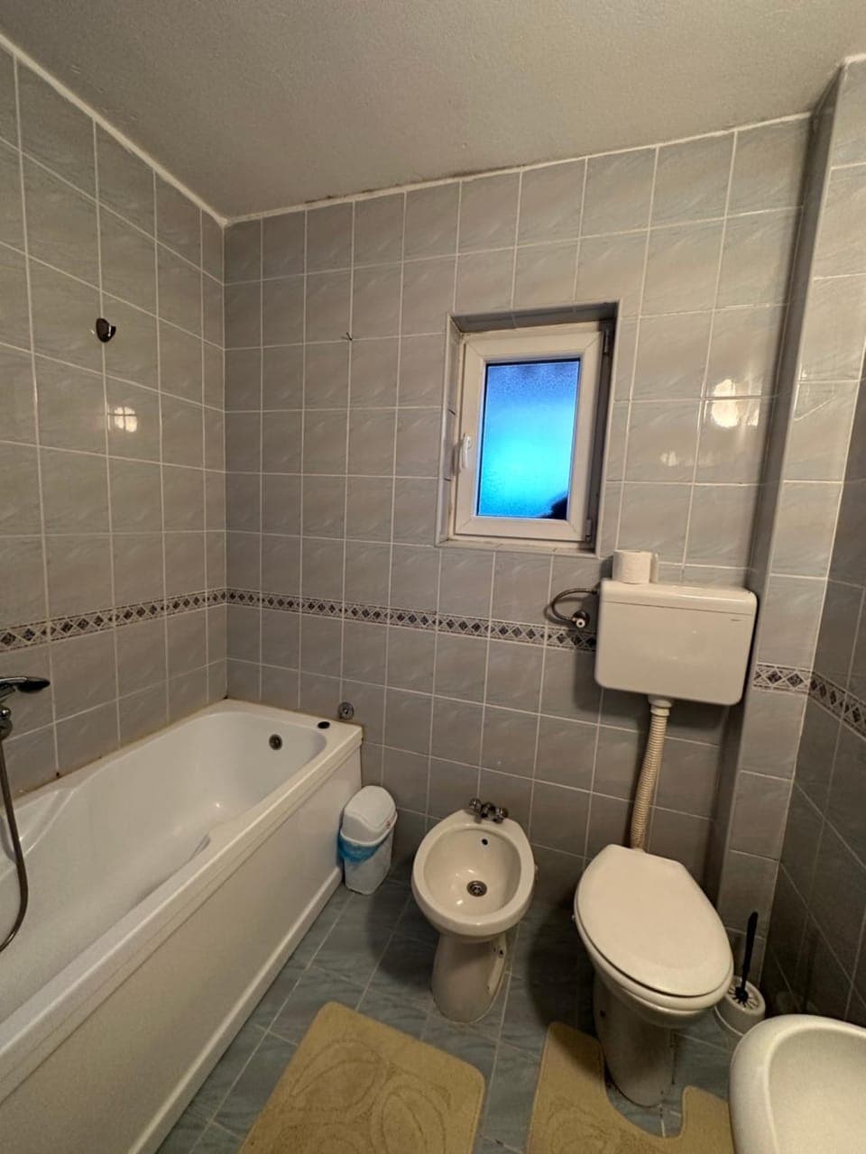 Shower, Toilet, Bathroom, bidet, towels