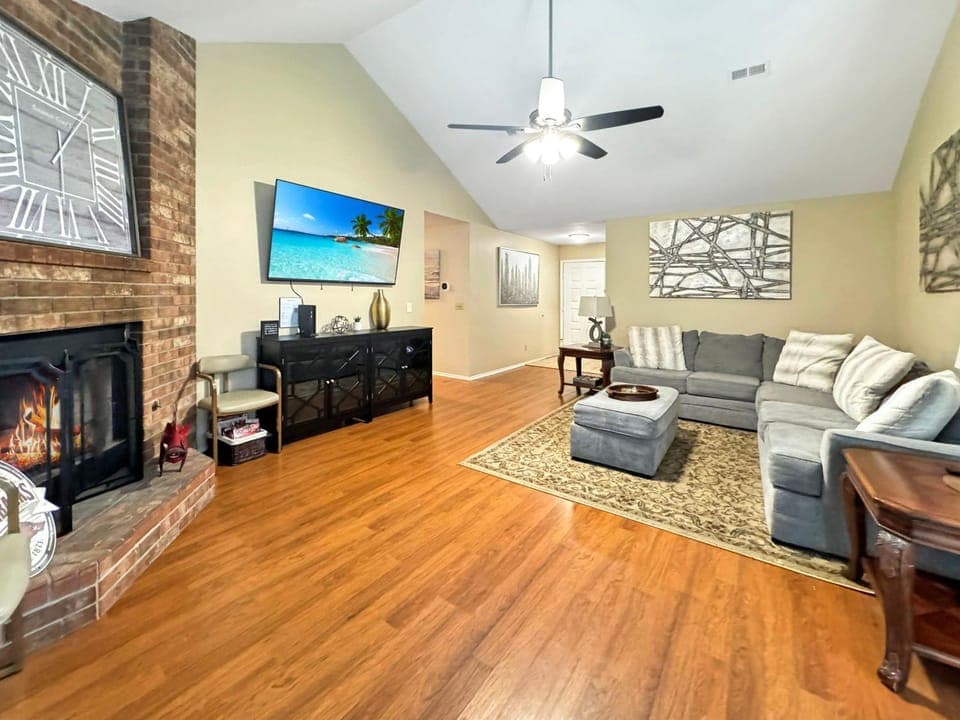 Communal lounge/ TV room, TV and multimedia, Living room, Seating area, Evening entertainment, fireplace