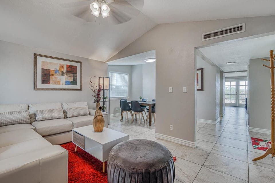 Living room, Seating area, Dining area, fireplace