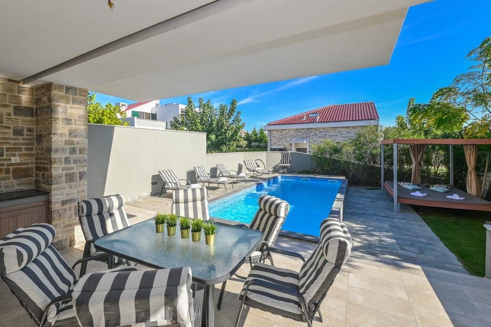Balcony/Terrace, Balcony/Terrace, Pool view, Swimming pool, sunbed