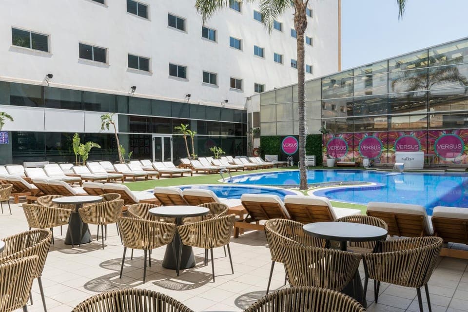 Swimming pool