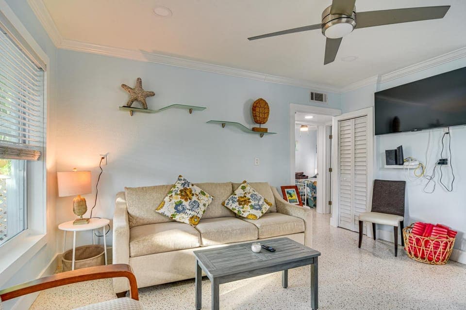 Indian Rocks Beach Retreat, Walk to Gulf & Beaches Apartment in Indian Rocks Beach