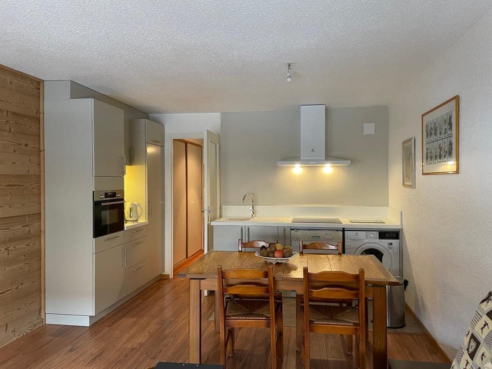 Kitchen or kitchenette, Living room, Seating area, Dining area, pet friendly