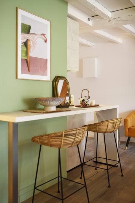 Dining area, hair dresser