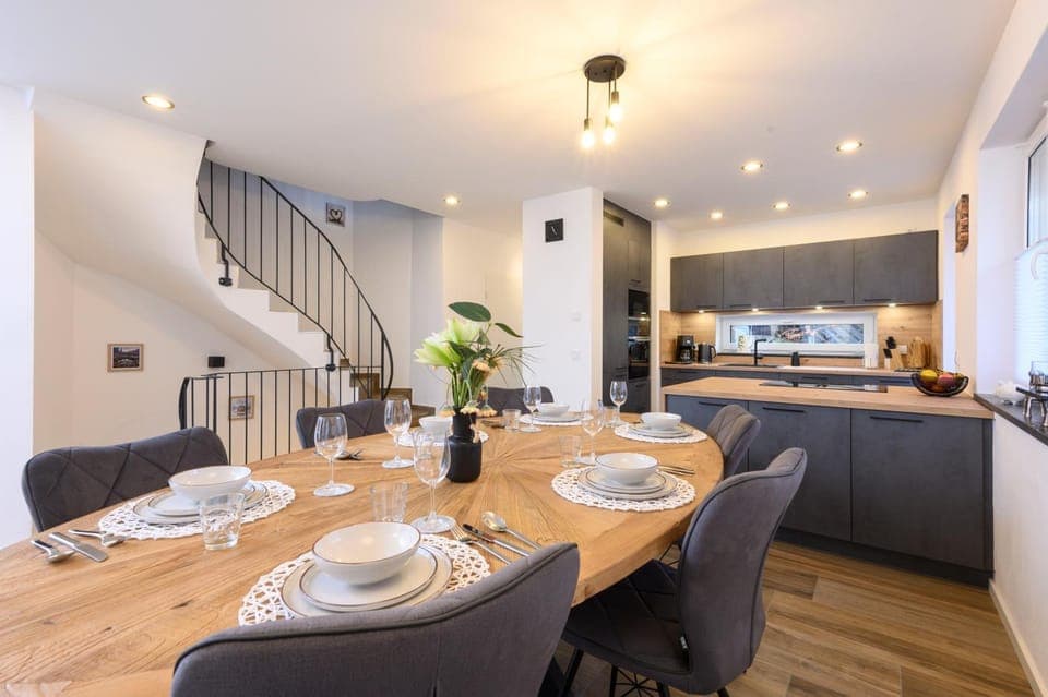 Kitchen or kitchenette, Food and drinks, Food