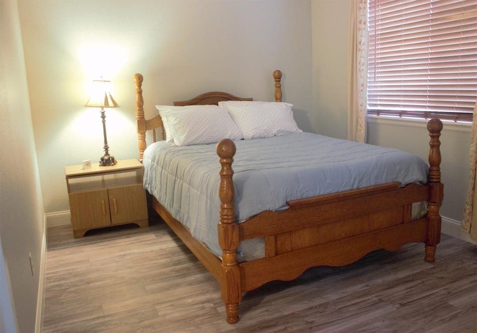 Amazing 4 Bedroom House with nice Backyard House in Highlands Ranch