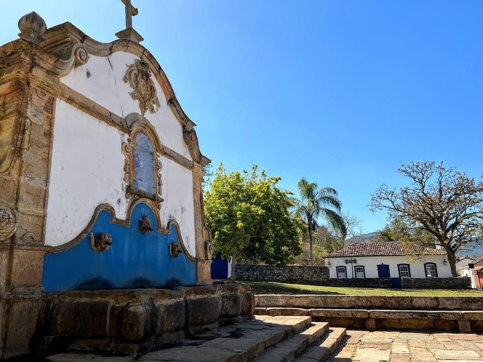 Nearby landmark, Landmark view, Location