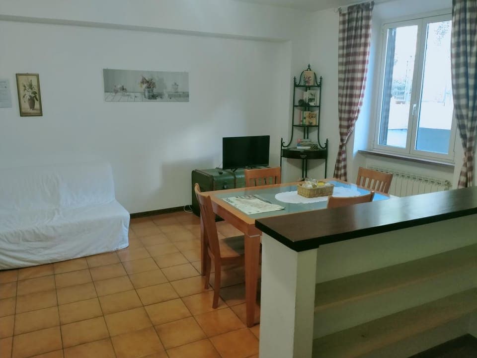 TV and multimedia, Living room, Dining area, hair dresser