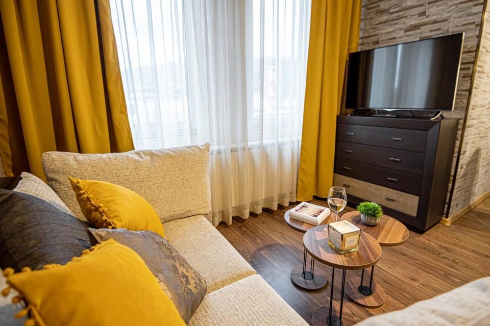 Game Room, Living room