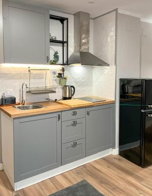 Kitchen or kitchenette