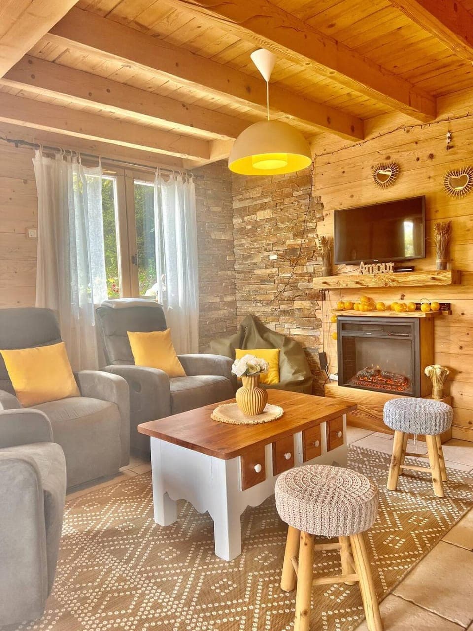 Communal lounge/ TV room, Living room, Seating area