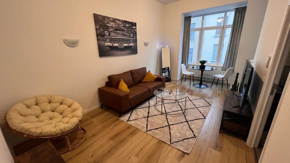 TV and multimedia, Living room, Seating area, Dining area