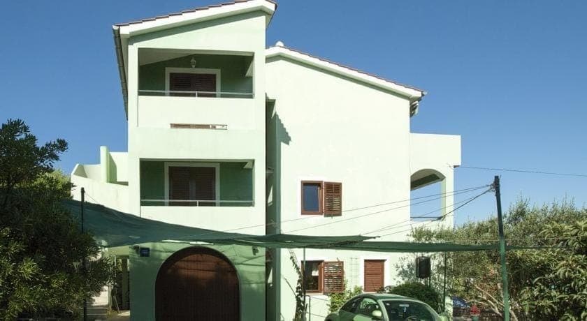 Property building, Facade/entrance, Off site