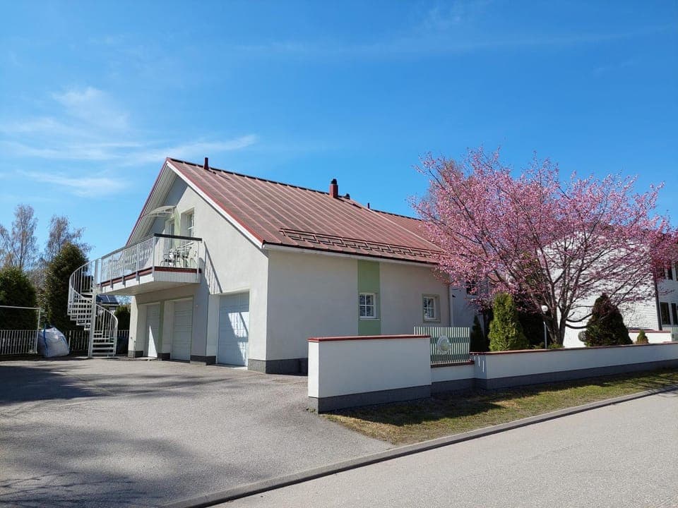 Property building, Spring, Day, Parking