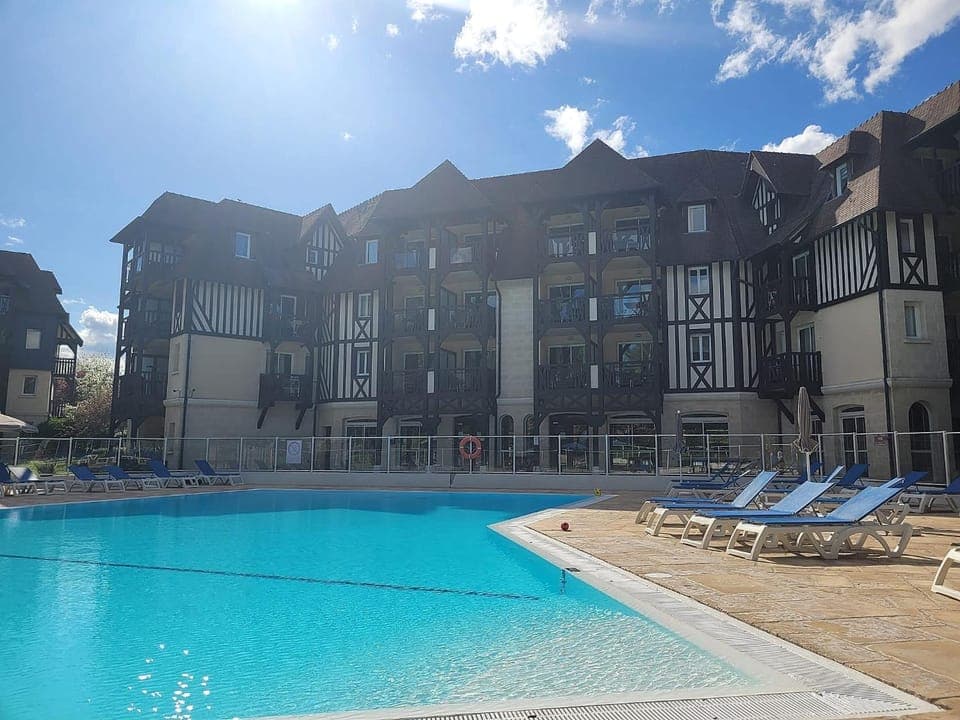 Property building, Swimming pool