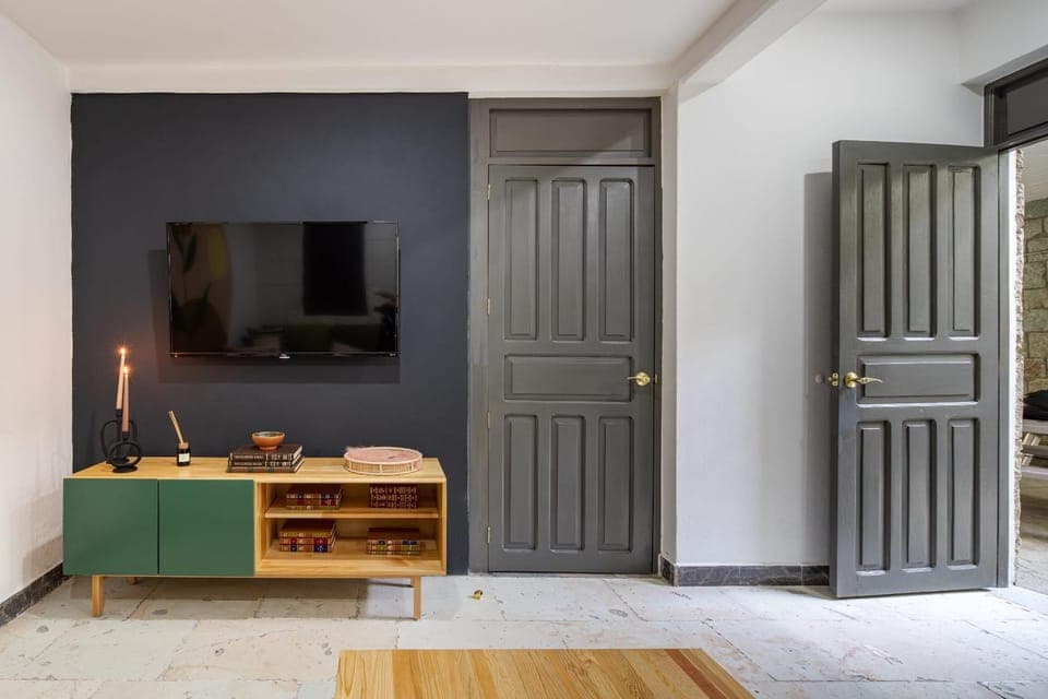 Communal lounge/ TV room