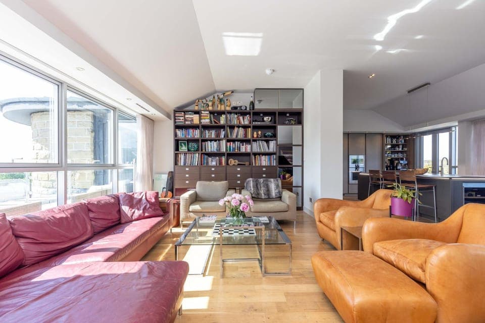 Library, Living room, Seating area