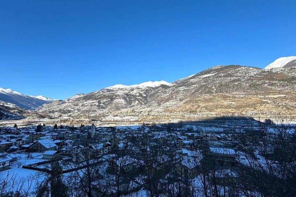 Nearby landmark, Day, Natural landscape, Winter, Mountain view