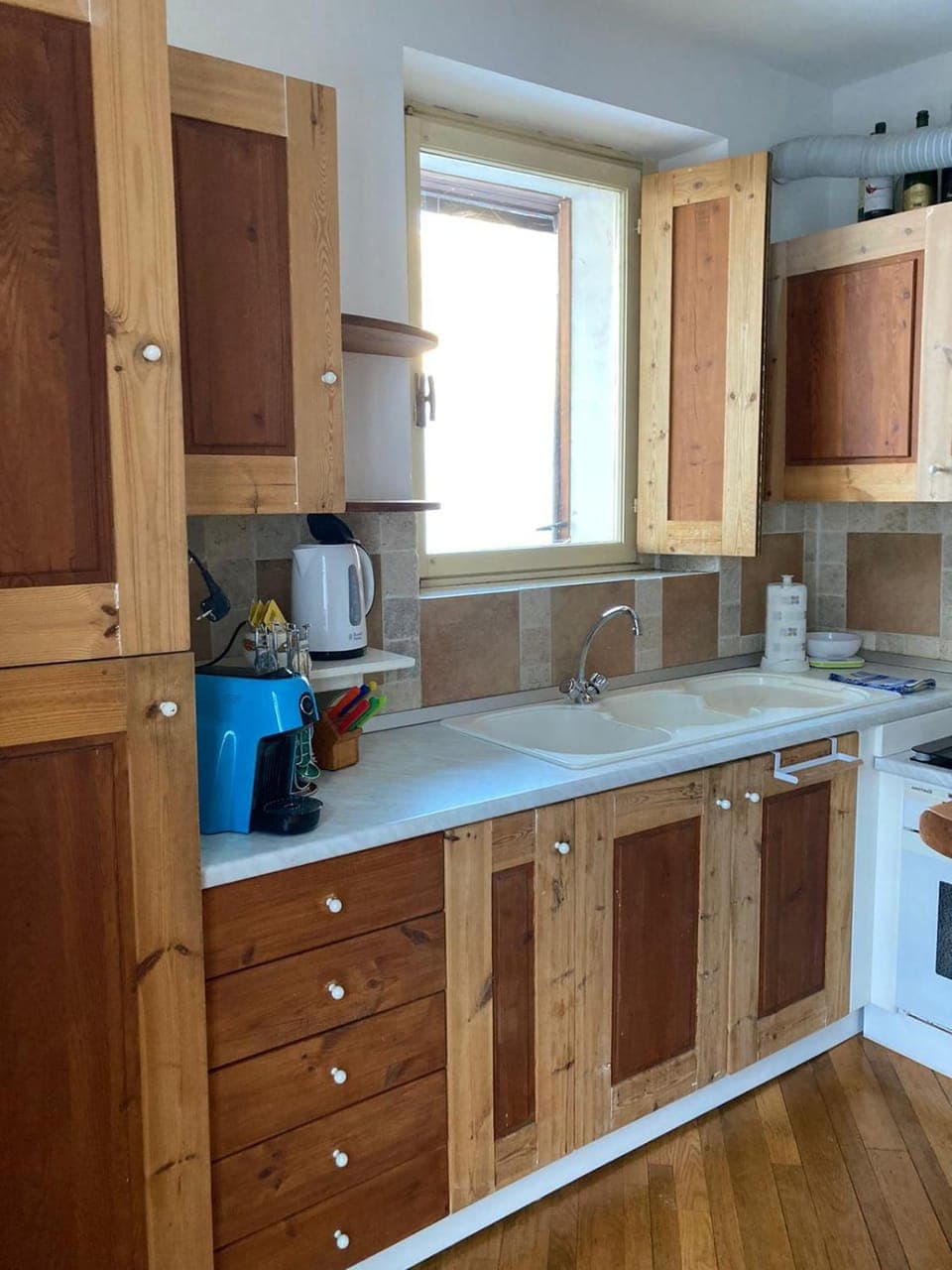 Coffee/tea facilities, Kitchen or kitchenette, pet friendly, stove