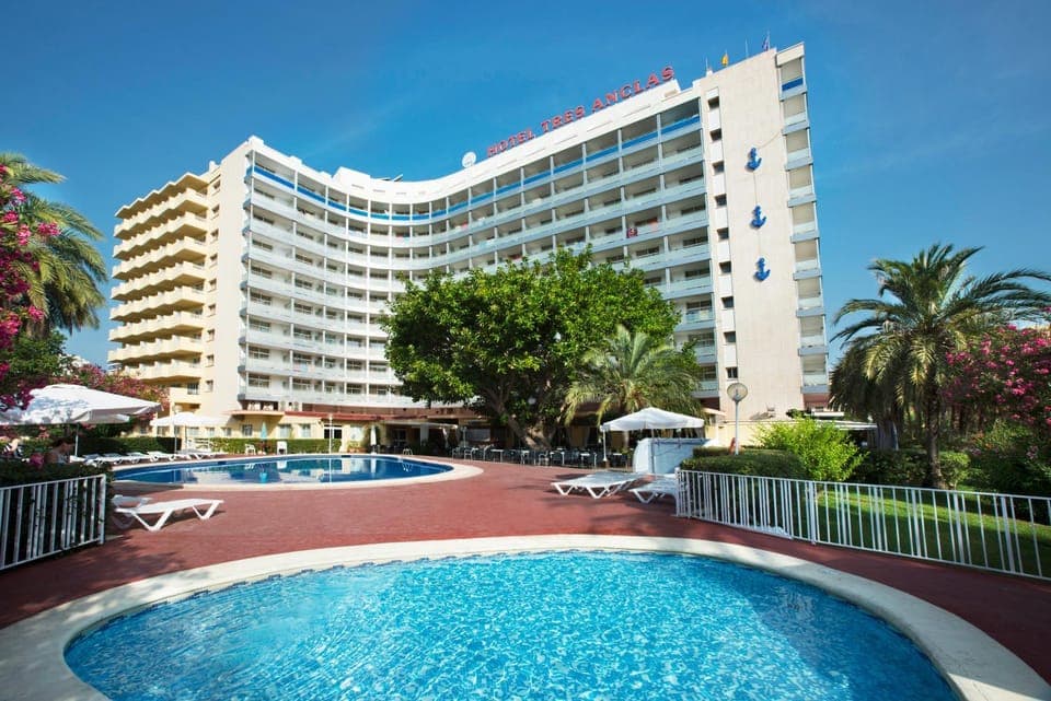 Off site, Day, Summer, On site, Swimming pool