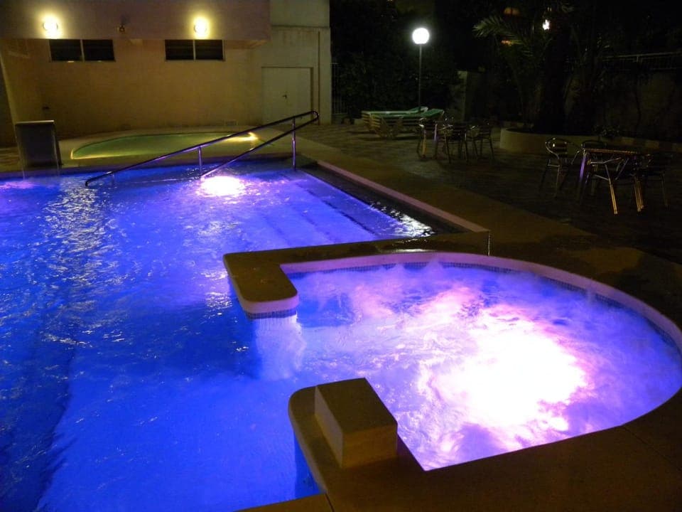 Hot Tub, Swimming pool