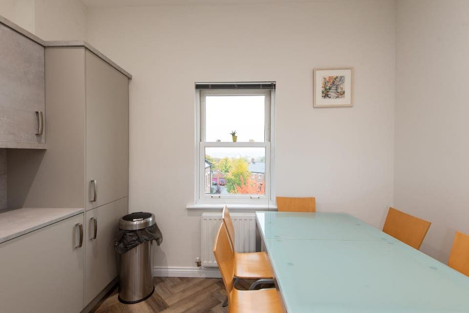 Kitchen or kitchenette, Seating area, Dining area