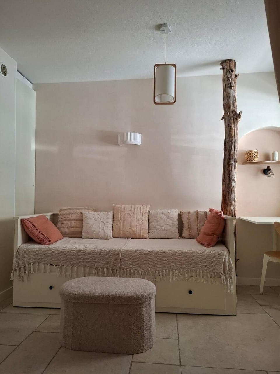 Bed, Seating area, Bedroom