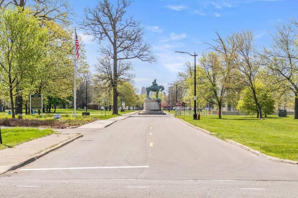 Nearby landmark, Neighbourhood