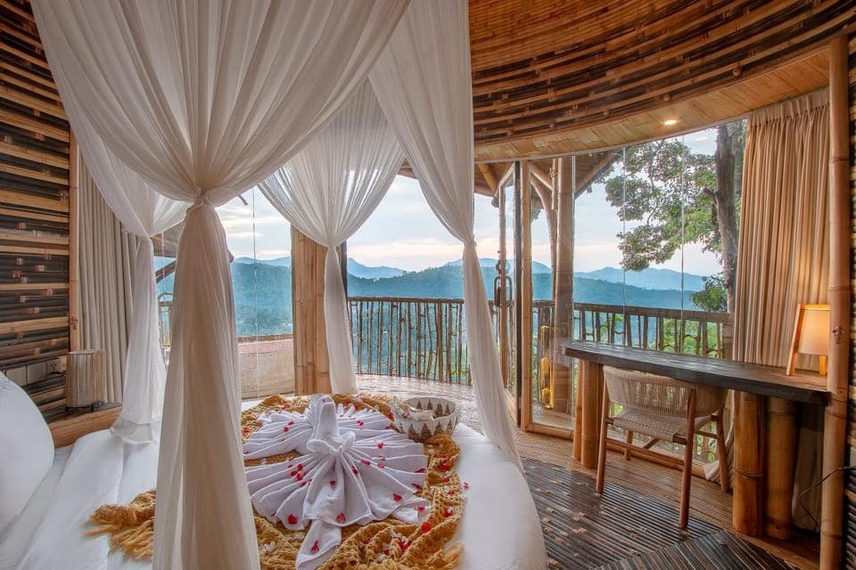 Bed, Day, Natural landscape, View (from property/room), Photo of the whole room, Bedroom