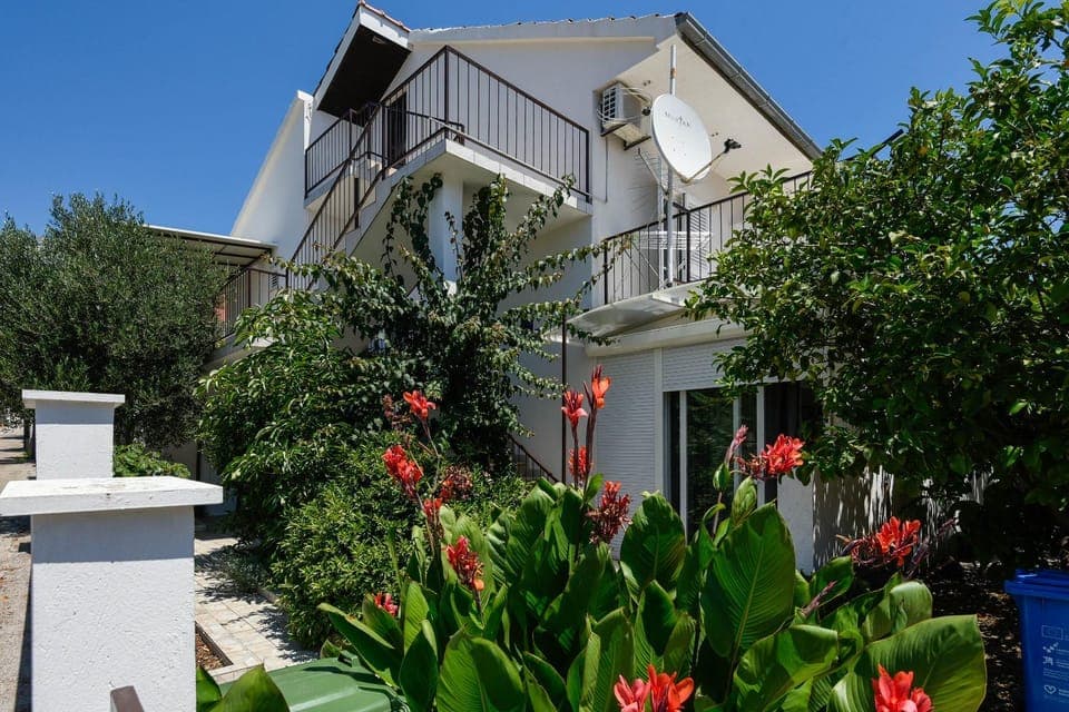 Property building, Garden