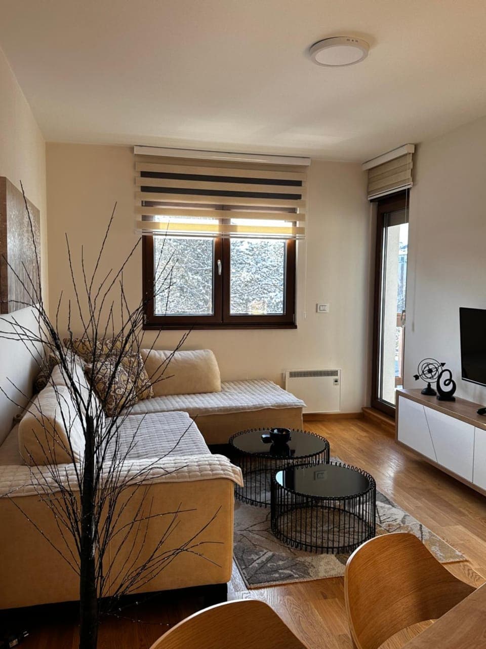 Balcony/Terrace, Living room, City view, Mountain view, Street view