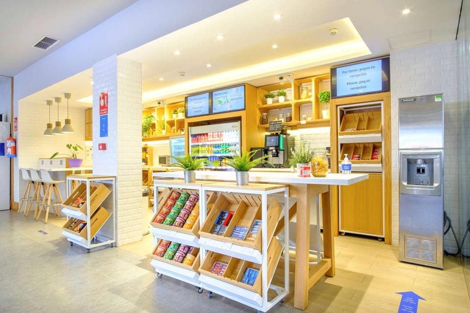 Restaurant/places to eat, Restaurant/places to eat