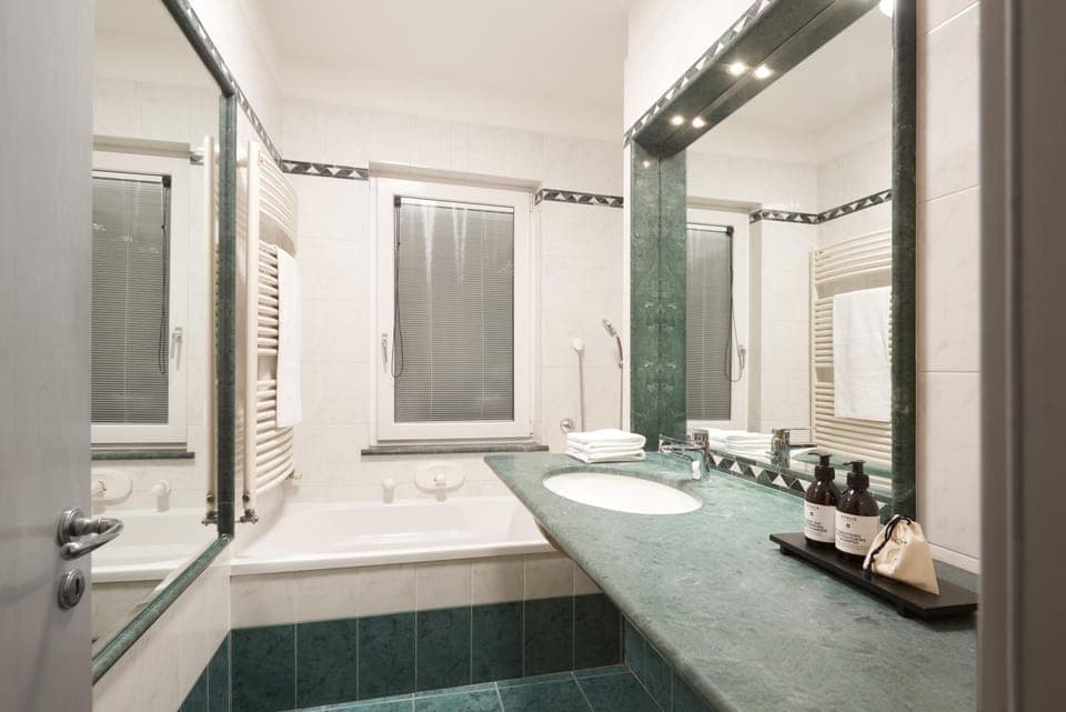 Shower, Bathroom, Bath, towels