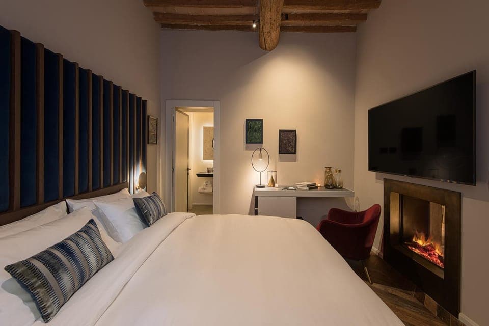 Photo of the whole room, hair dresser