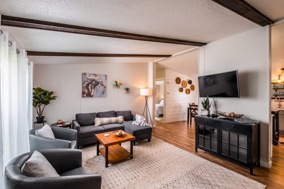 TV and multimedia, Living room, Seating area