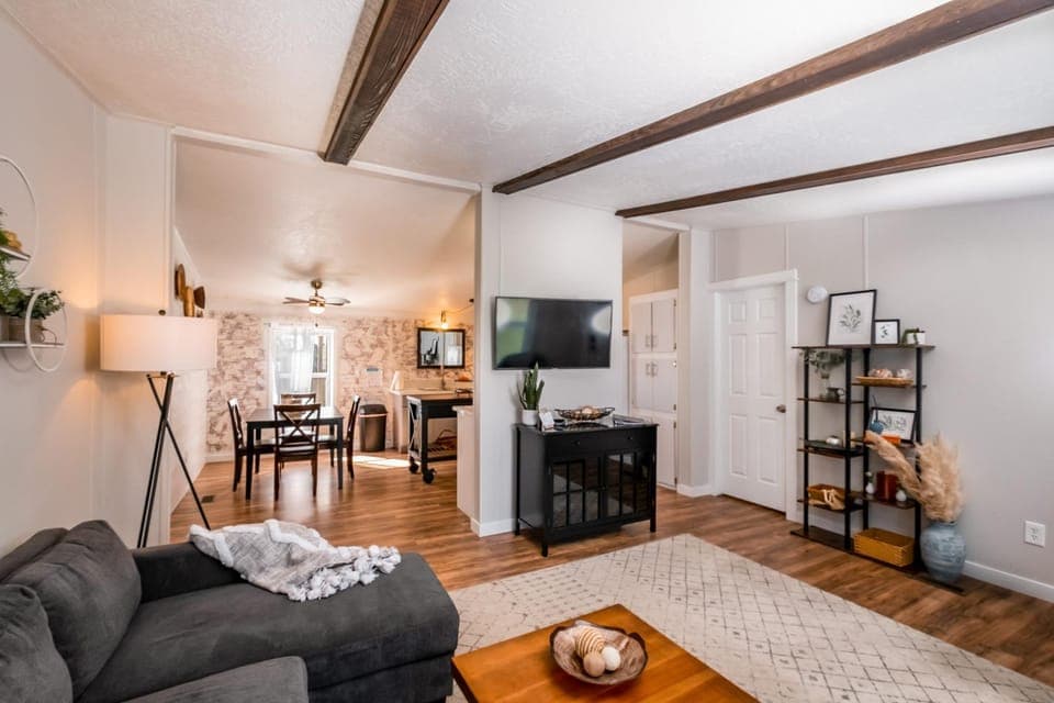 TV and multimedia, Living room, Dining area