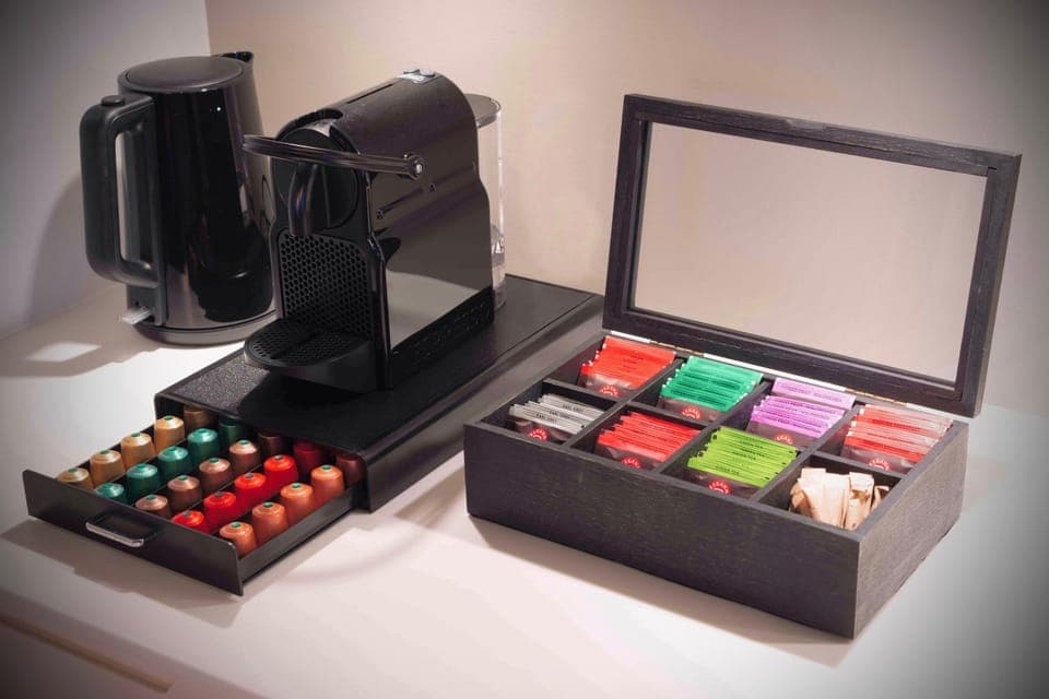 Coffee/tea facilities, Food and drinks