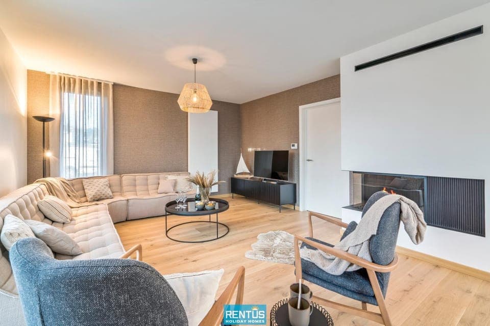 TV and multimedia, Living room, Seating area