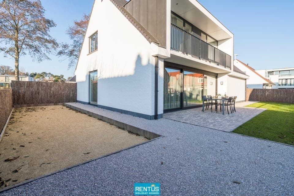 Property building, Day