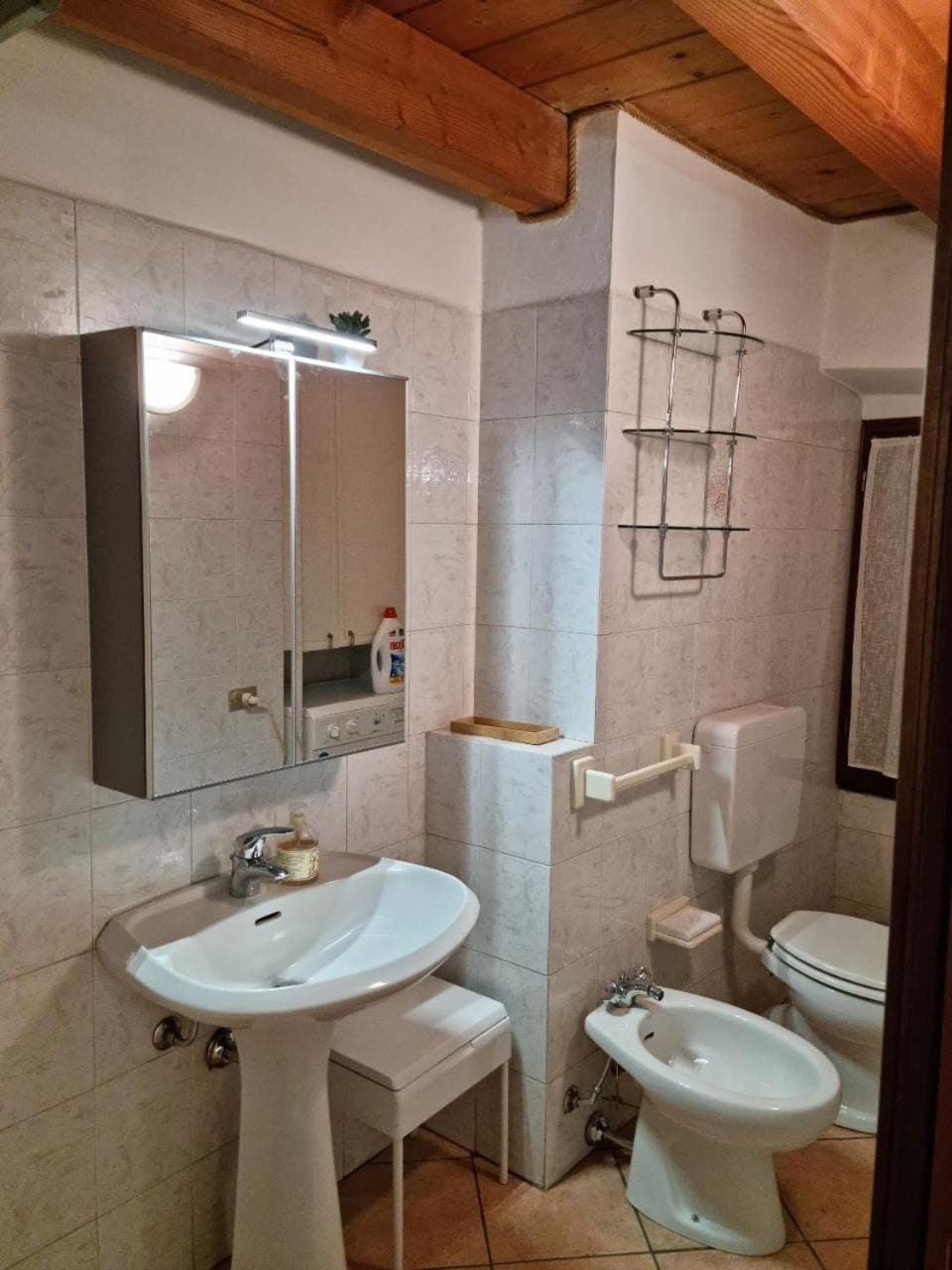 Shower, Toilet, Bathroom, bidet, towels