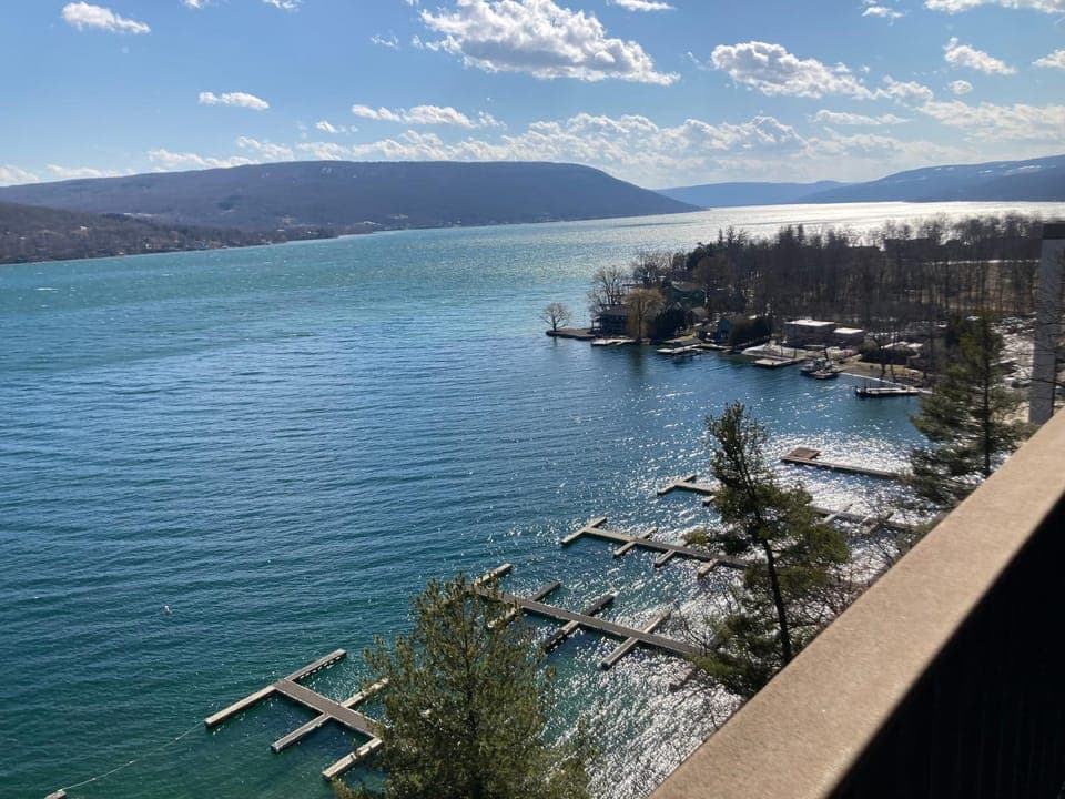 Balcony/Terrace, Lake view, Mountain view