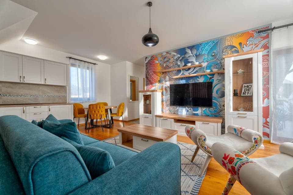 Communal lounge/ TV room, TV and multimedia, Kitchen or kitchenette, Living room, Seating area, Evening entertainment