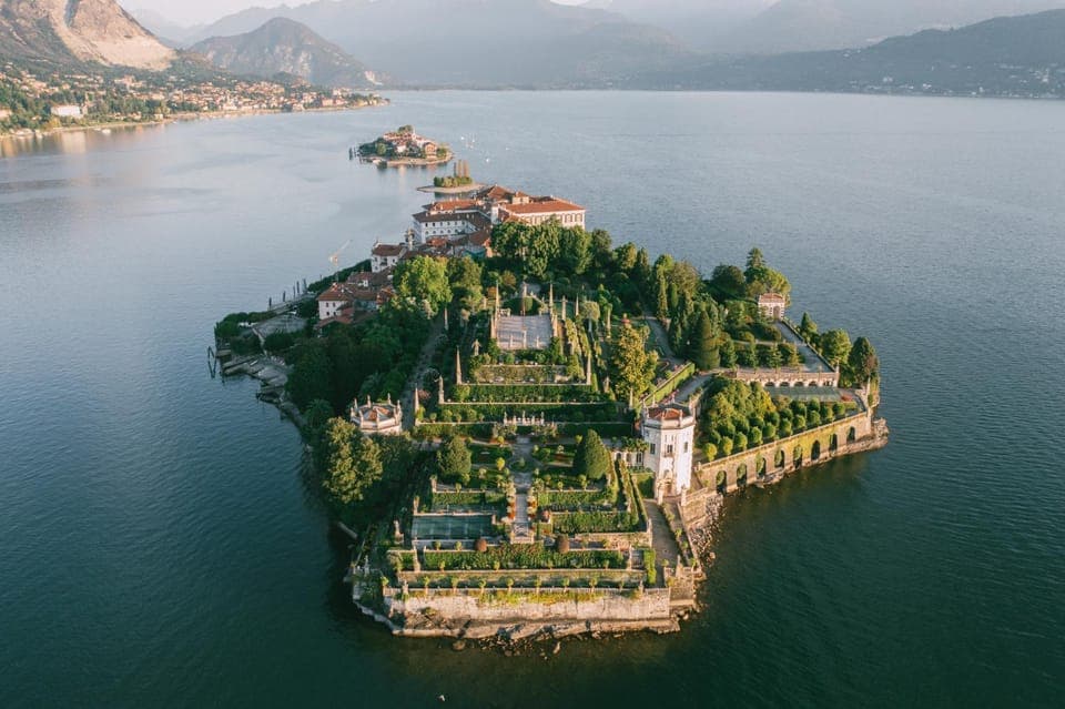 Nearby landmark, Natural landscape