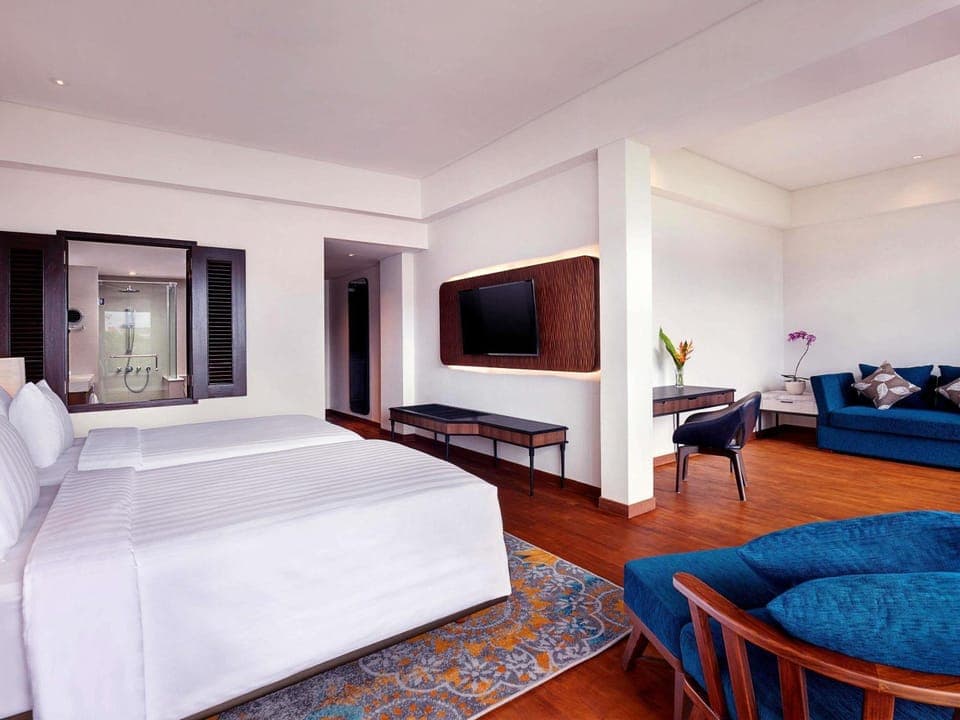 Bed, Living room, Photo of the whole room, Bedroom, Family