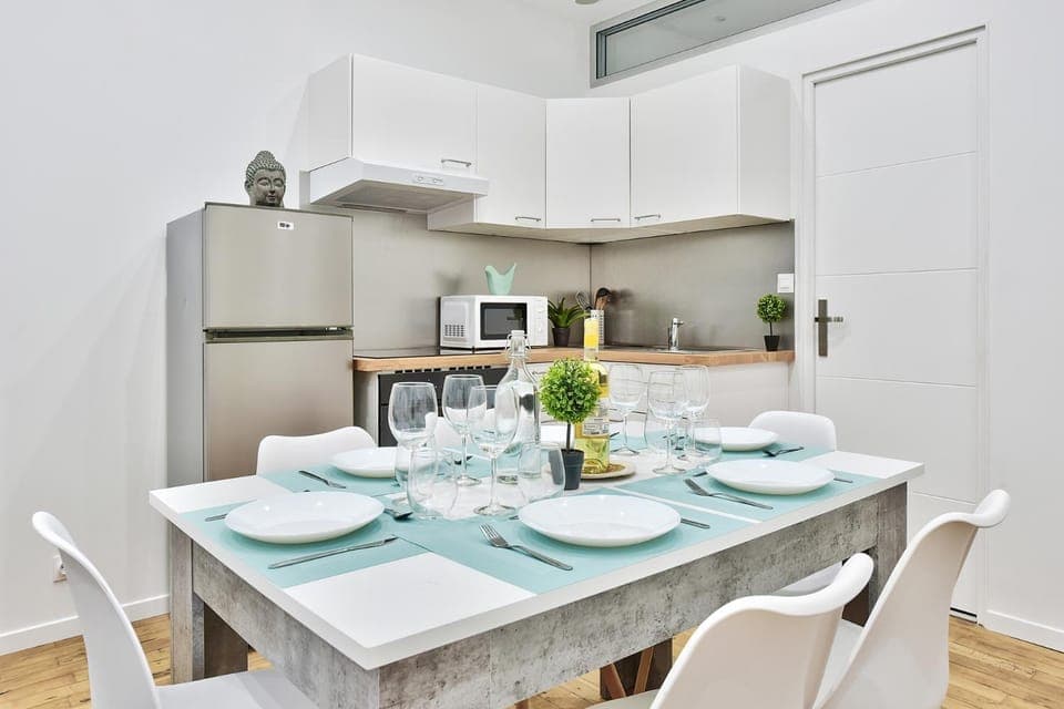 Dining area, kitchen