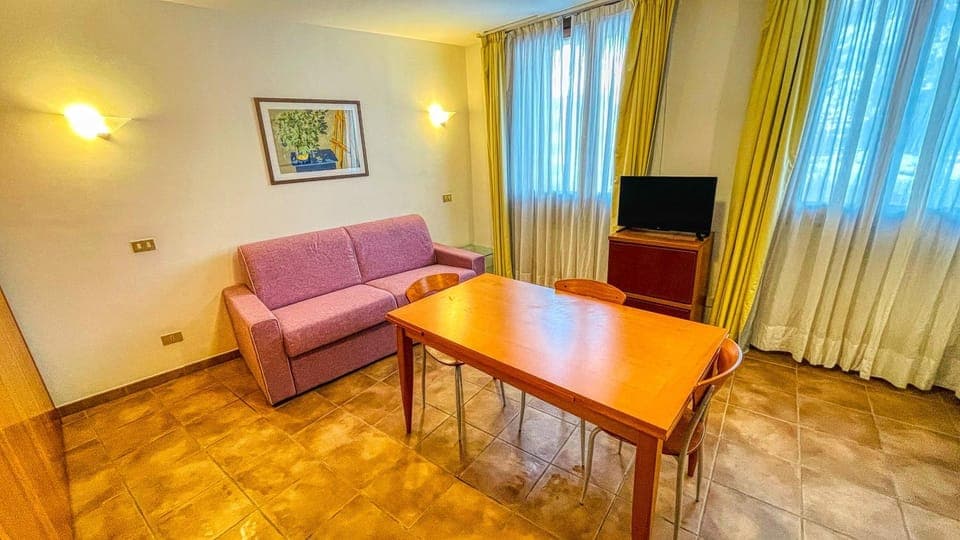 Communal lounge/ TV room