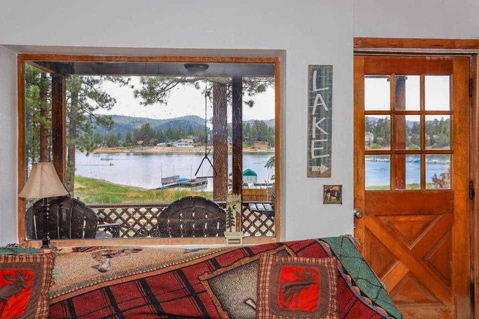Living room, Lake view