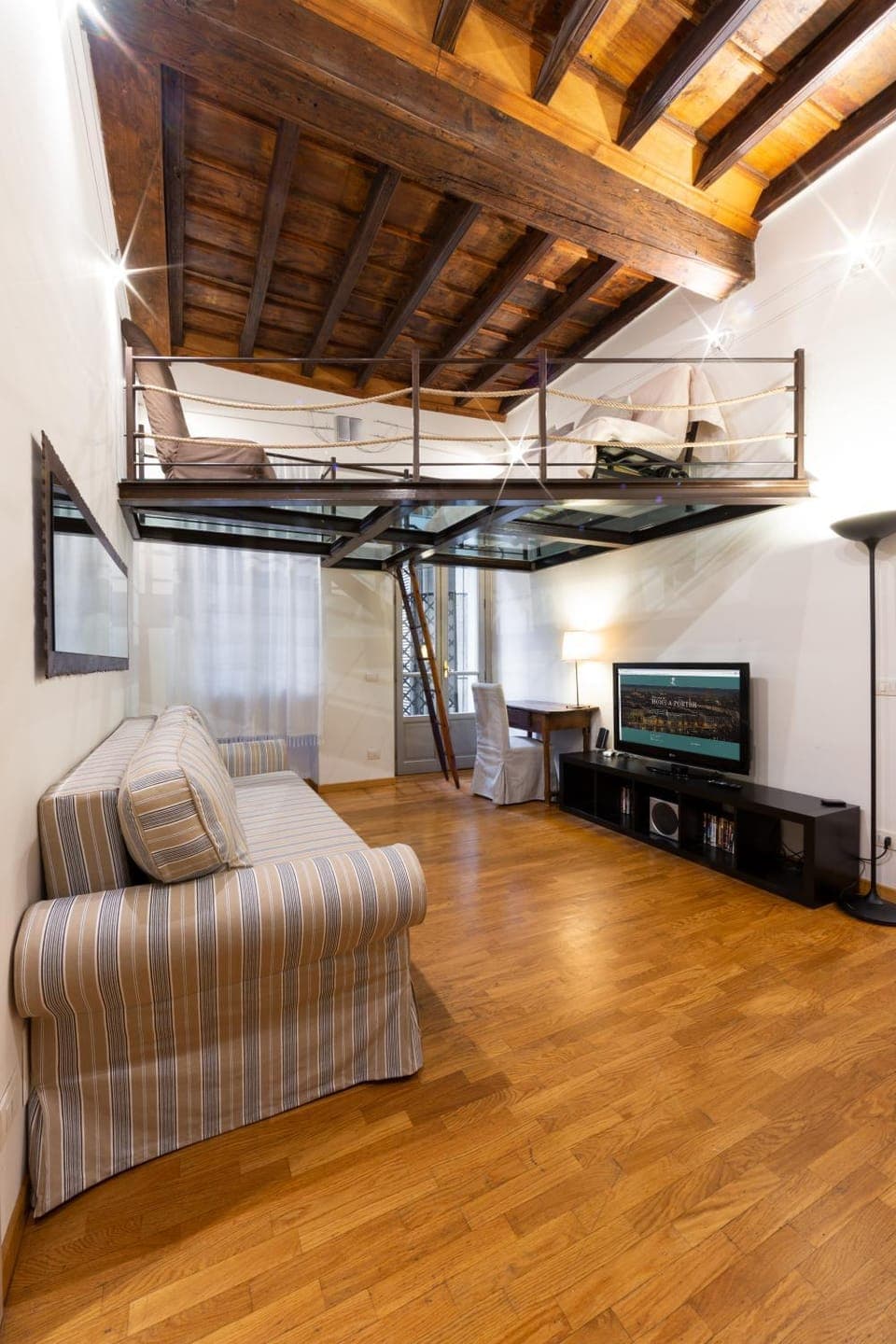 Bed, TV and multimedia, Living room, Seating area