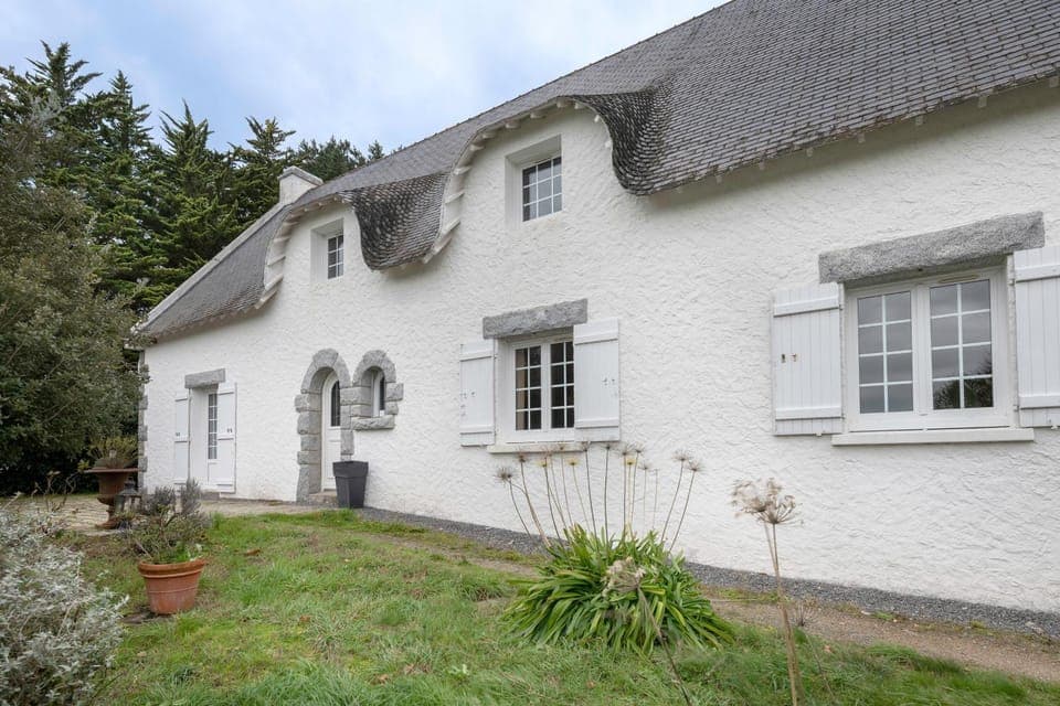 Property building, Facade/entrance, Off site